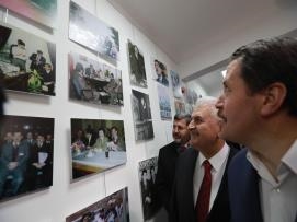 Başbakanımız Sayın Binali Yıldırım Merhum İnan’ın hatıra fotoğraflarından oluşan sergiyi gezdi